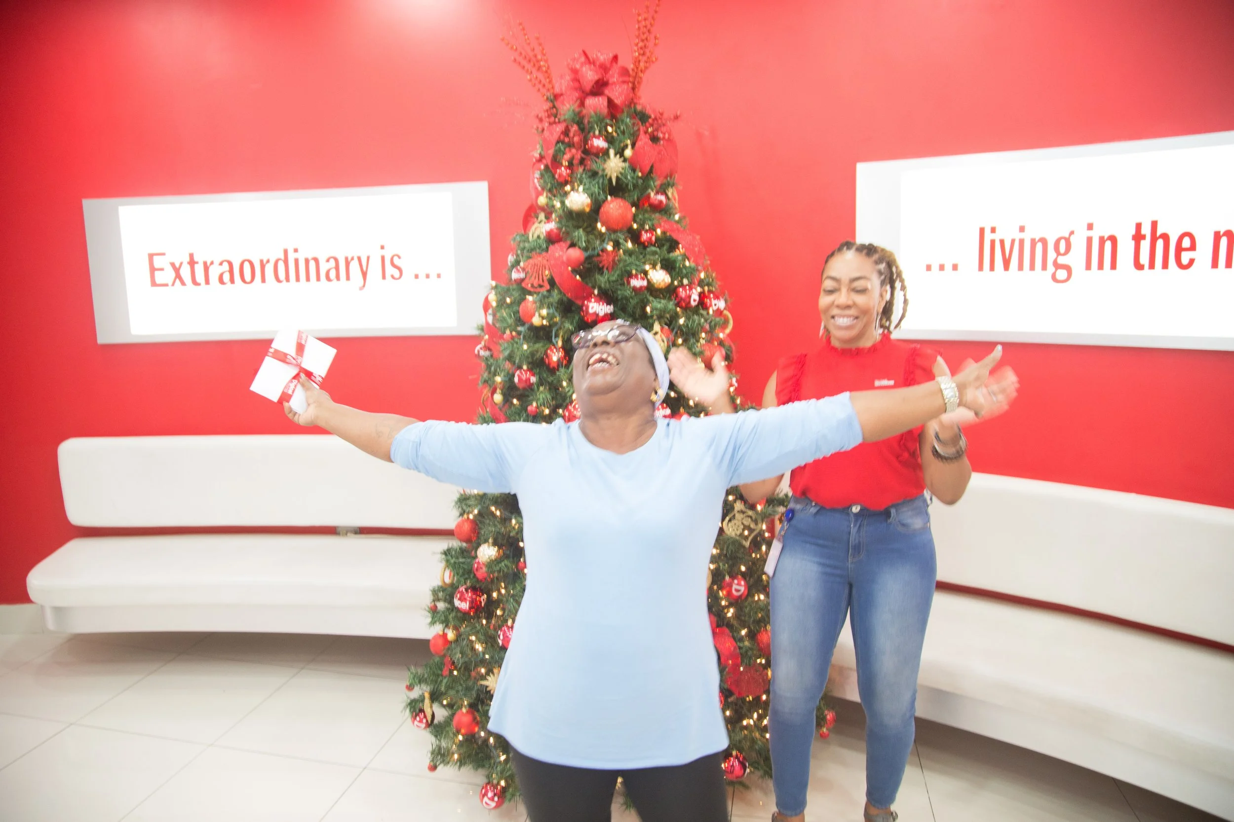 This lucky customer celebrates her Christmas wishes coming true, cheered on by Digicel Foundation’s CEO Penny Gomez.