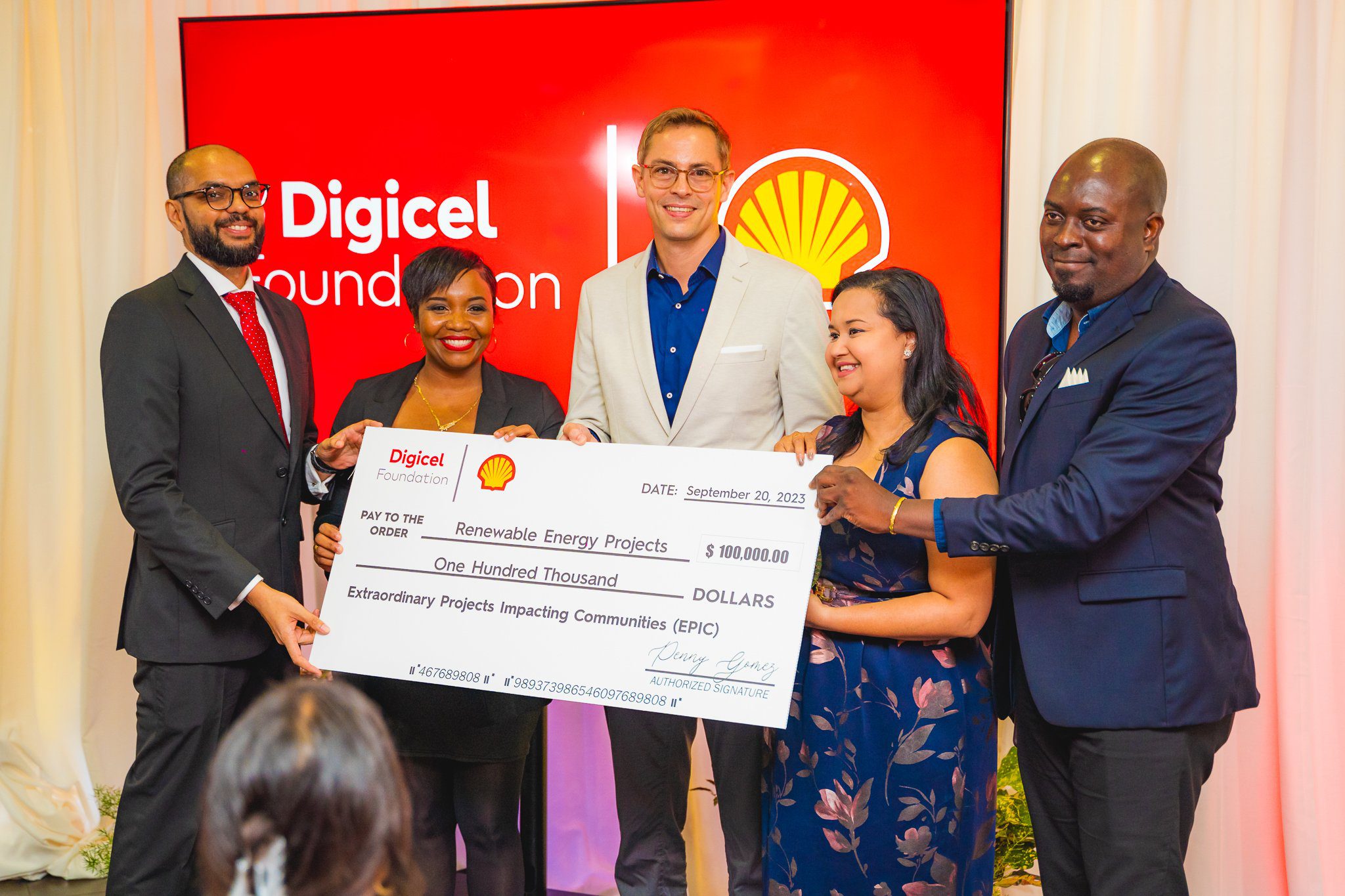 (L-R) Clint Khan, General Manager-Safety and Environment and Ryssa Brathwaite, Social Performance and Social Investment Advisor, Shell Trinidad and Tobago, with EPIC grant winners in the renewable energy category: Original Trinitario Cocoa Education Foundation, Naparima College Interact Club and TT Chapter of the Association of Energy Engineers in collaboration with Soroptimist Club.