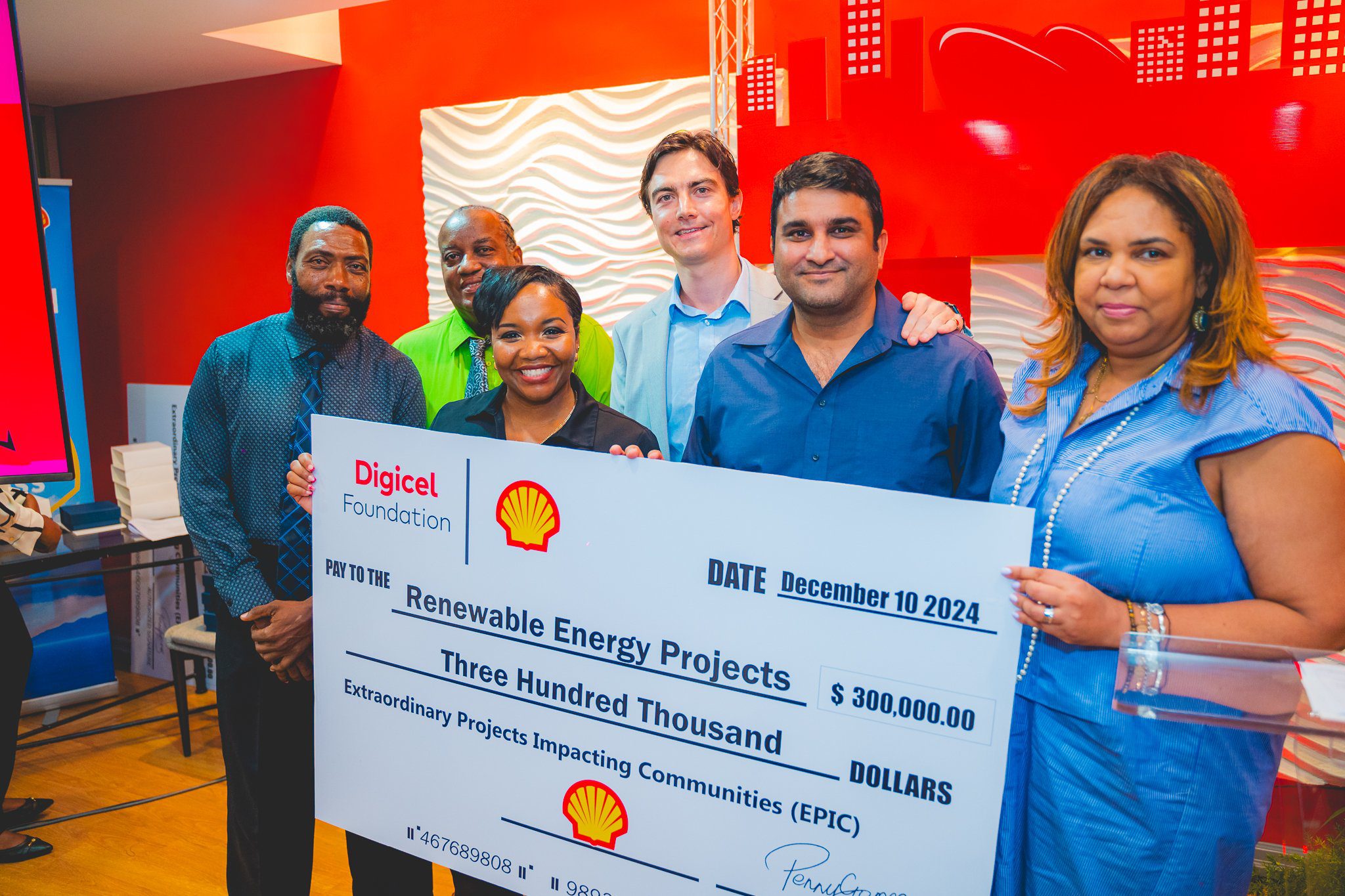  (L-R) EPIC Grant awardees in the Renewable Energy Category (from left to right) Len Peters and Nicholas Alexander of   the Grande Riviere Tourism Development Organisation and Thomas Jackson and Arvin Singh of the Trinidad and Tobago Association for Energy Engineers, pose with Shell T&T’s Ryssa Brathwaite, Social Performance & Social Investment Advisor (on the left) and Candice Clarke-Salloum, Corporate Relations Manager and Country Chair for the English Caribbean.     