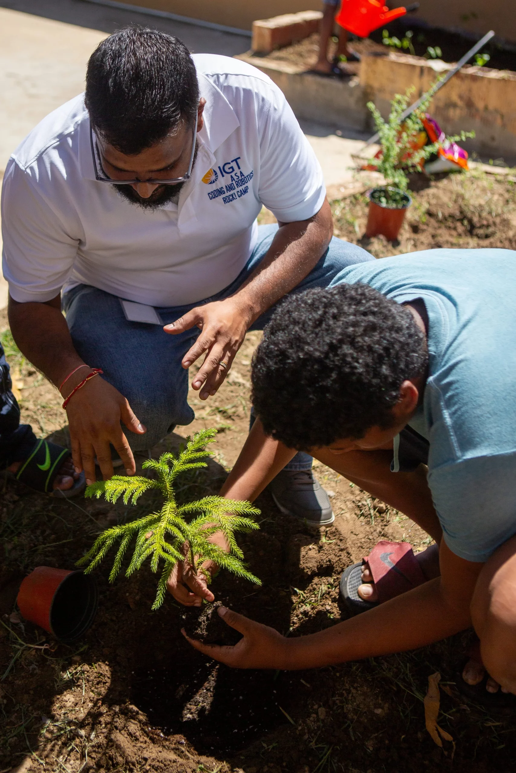 One of IGT’s volunteer mentors, Varun Bhageraty, is close on hand to assist with the gardening session of IGT’s mentorship morning at Rainbow Rescue Home of Boys.